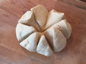 Acht Burer Buns aus dem Teig